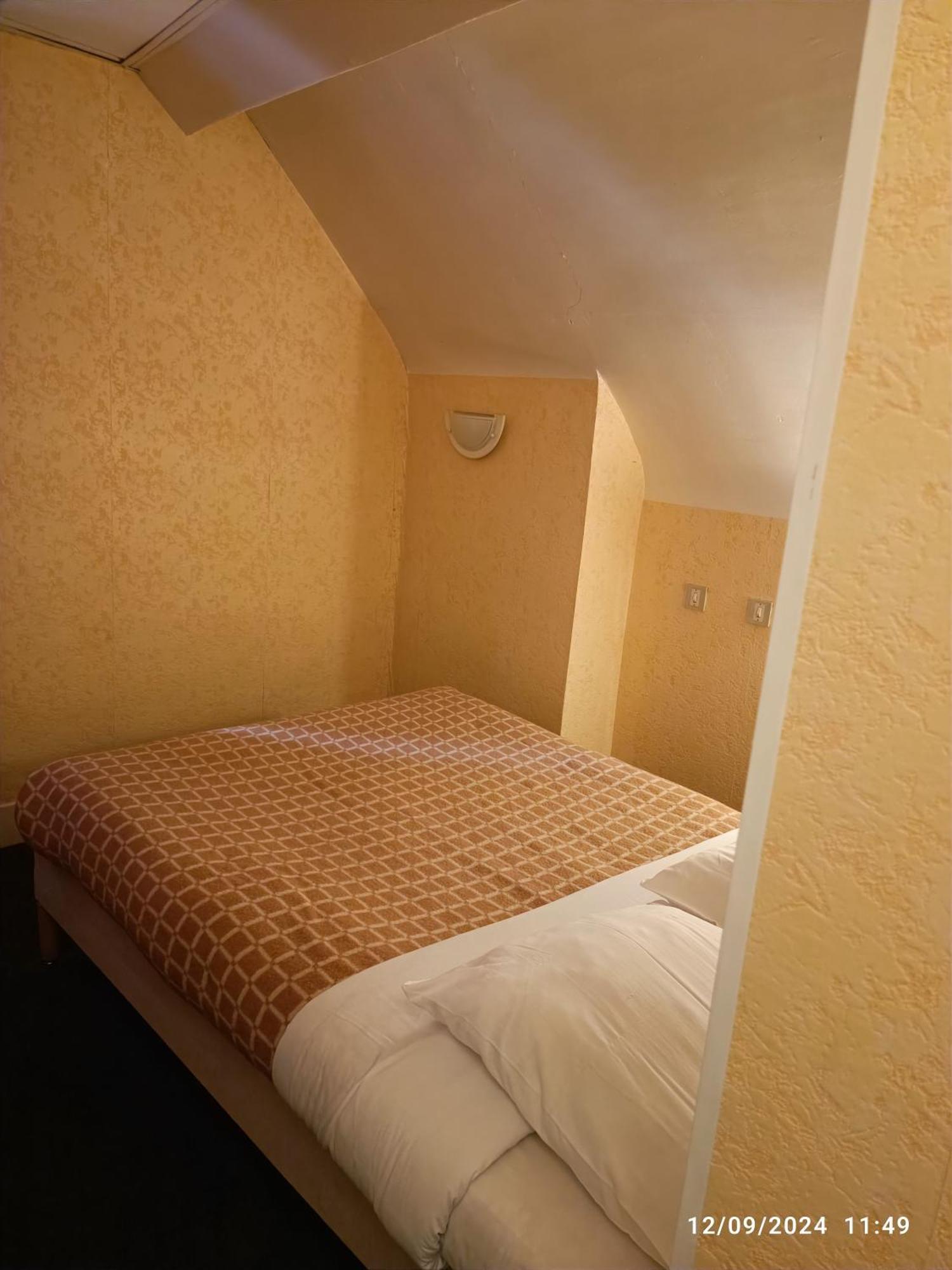 Chambre Chez Marie Et Didier 1 Minute A Pied Du Sanctuaire De Lourdes Exterior foto